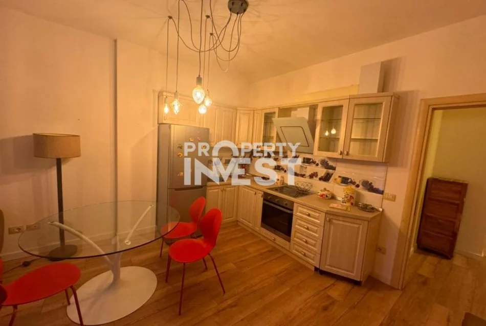 Tirane, jepet me qera apartament 1+1 Kati 3, 65 m² 450 € (Rruga Peti)