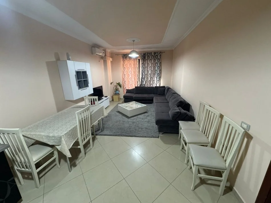 Tirane, jepet me qera apartament 2+1 Kati 7, 100 m² 450 € (Astir)