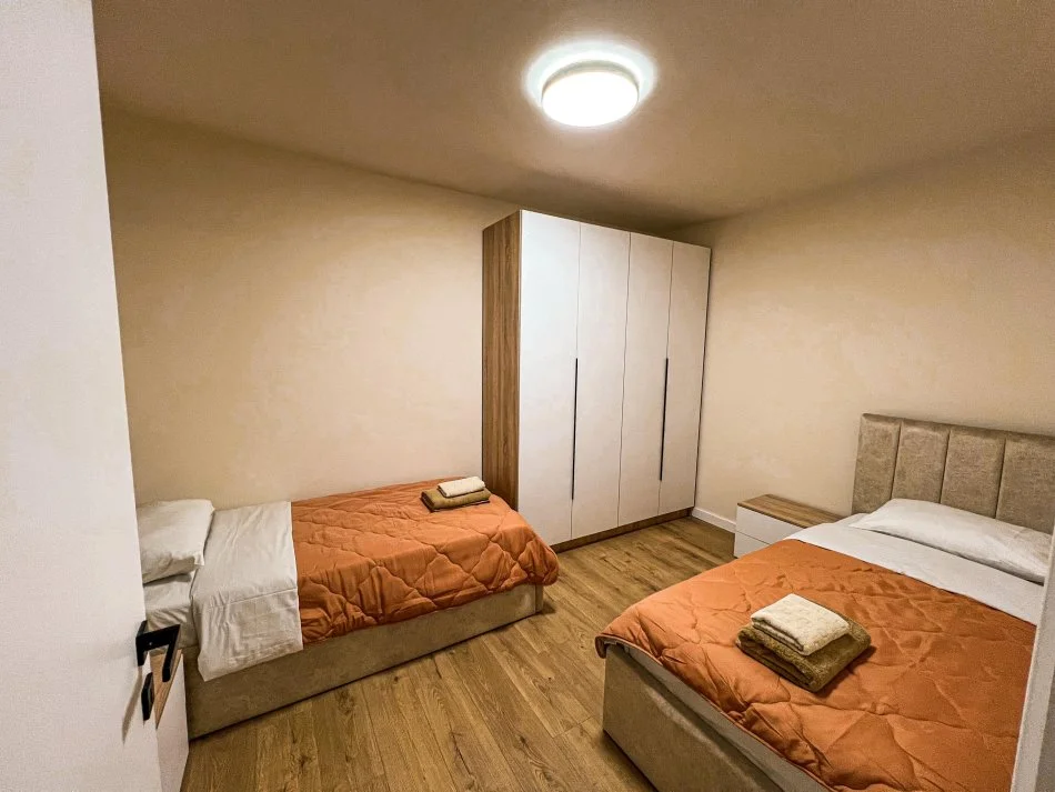 Tirane, shes apartament 2+1 Kati 3, 57 m² 135.000 € (Prane Selvise)