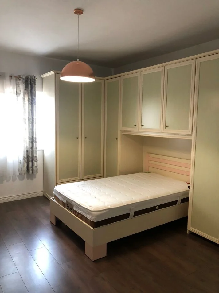 Tirane, jepet me qera apartament 3+1+Ballkon , 158 m² 700 €