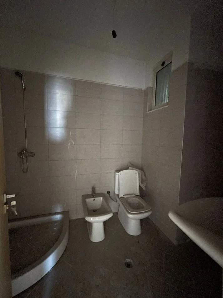 Tirane, jepet me qera apartament 1+1 Kati 10, 77 m² 400 € (Kompleksi Panorama)