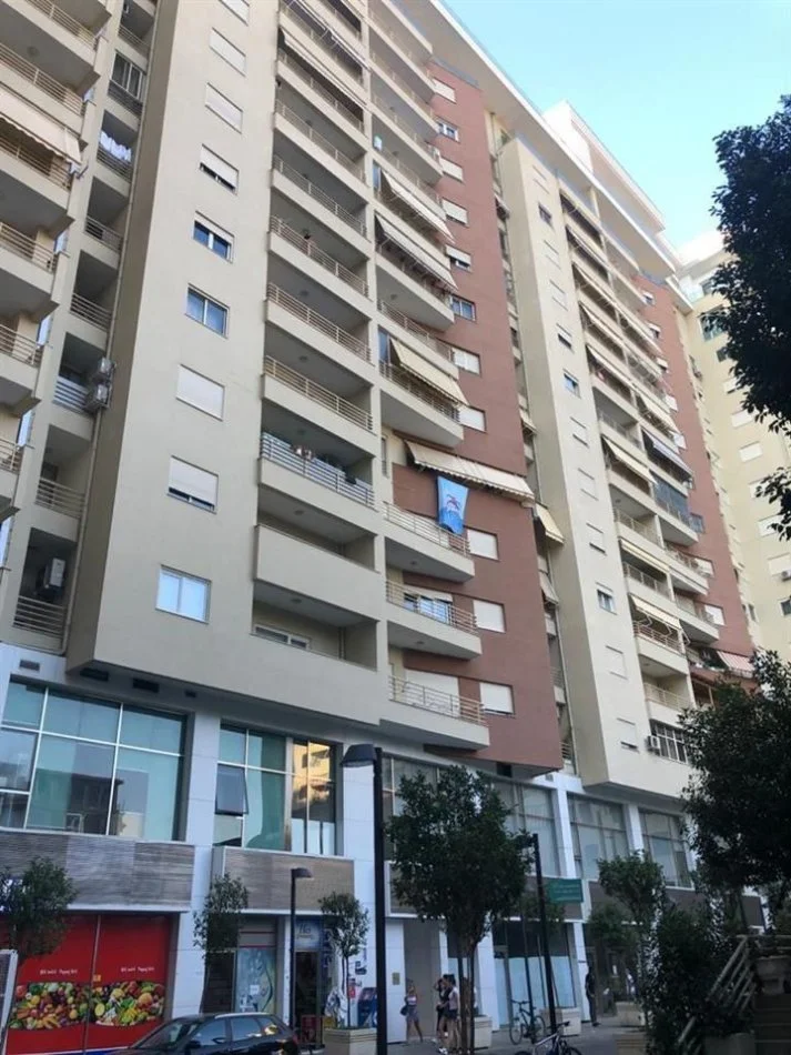 Tirane, jepet me qera apartament 1+1 Kati 10, 77 m² 400 € (Kompleksi Panorama)