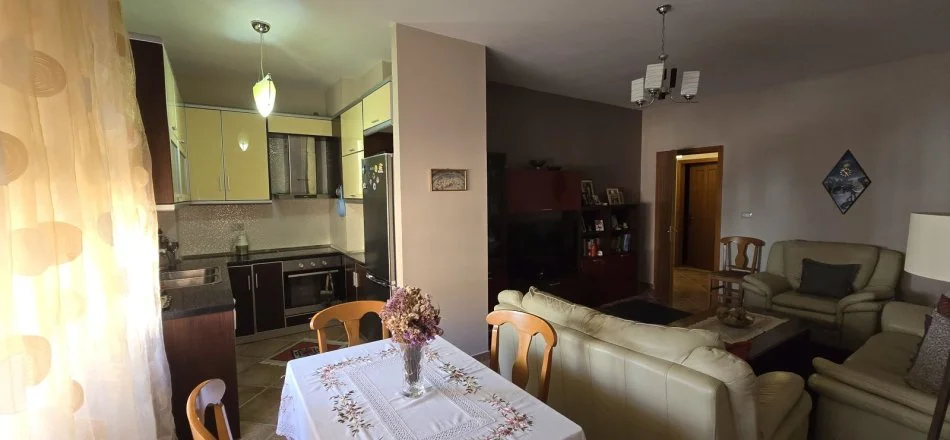 Shitet Apartament 2+1+2 në Fier 88.000 €!