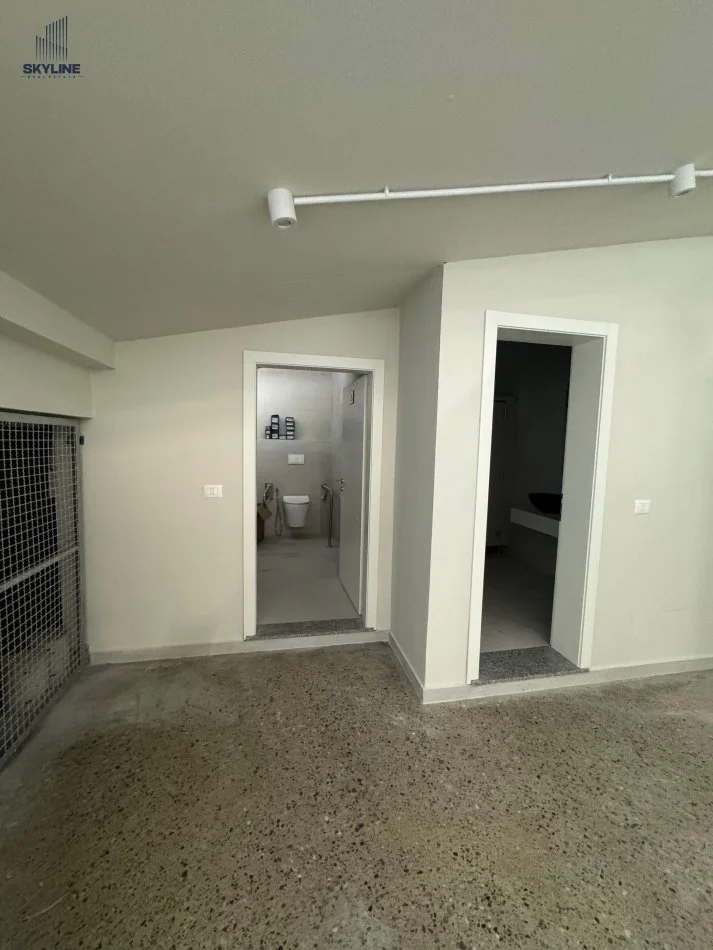 Tirane, jepet me qera magazine Kati 0, 15.000 € (Prane Top Channel)