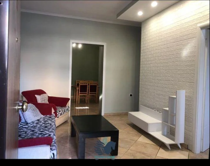 Jepet Me Qera Shtepi Private 2+1 Tek Bulevardi i Ri [ID PV0468]