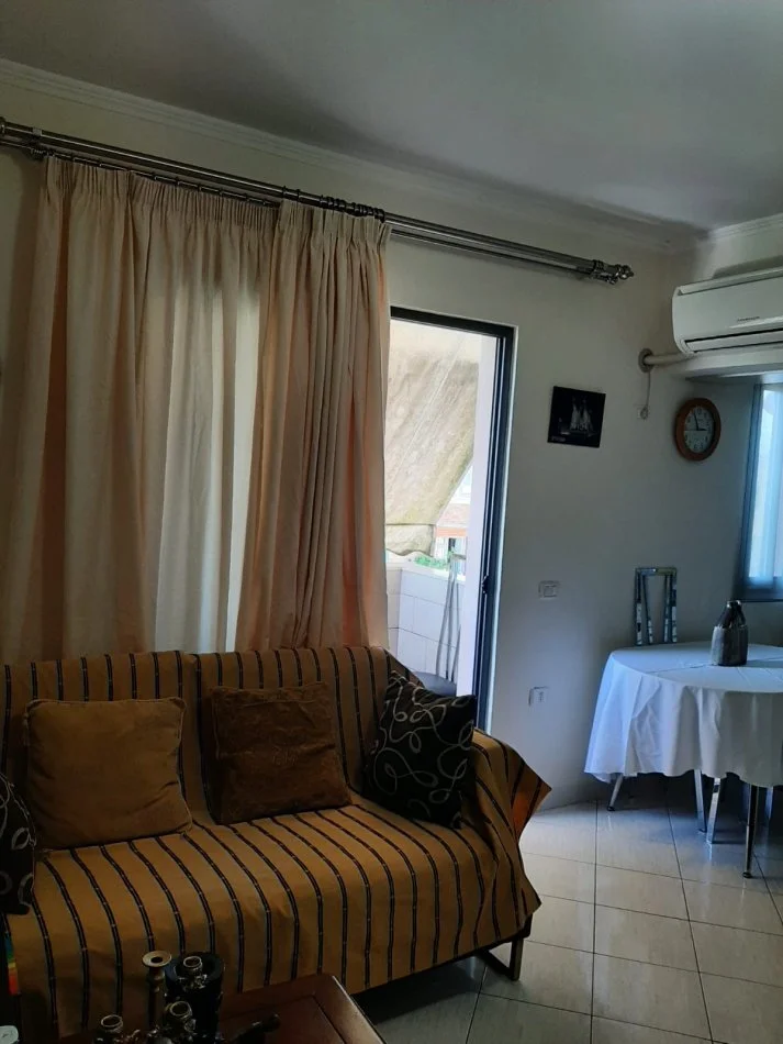 Tirane, shitet apartament 1+1+Ballkon Kati 5, 51 m² 72.100 € (Rruga Kahreman Ylli)