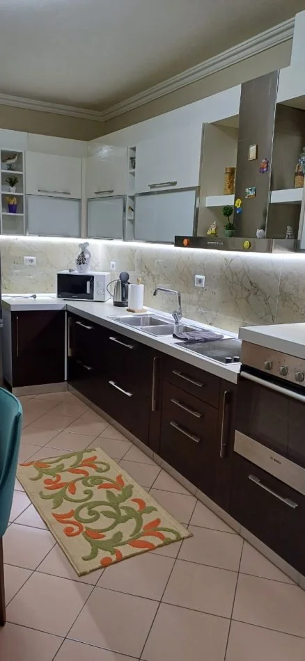 Tirane, jepet me qera Vile Kati 0, 300 m² 1.500 € (Vaqarr)