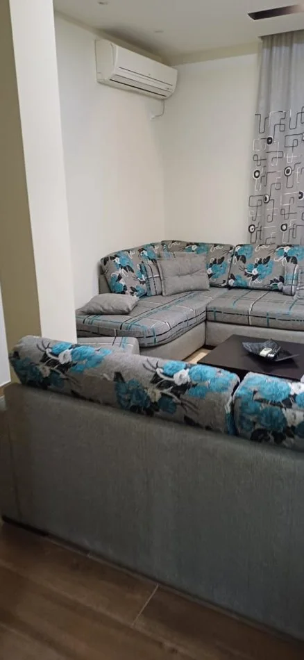 Tirane, jepet me qera Vile Kati 0, 300 m² 1.500 € (Vaqarr)