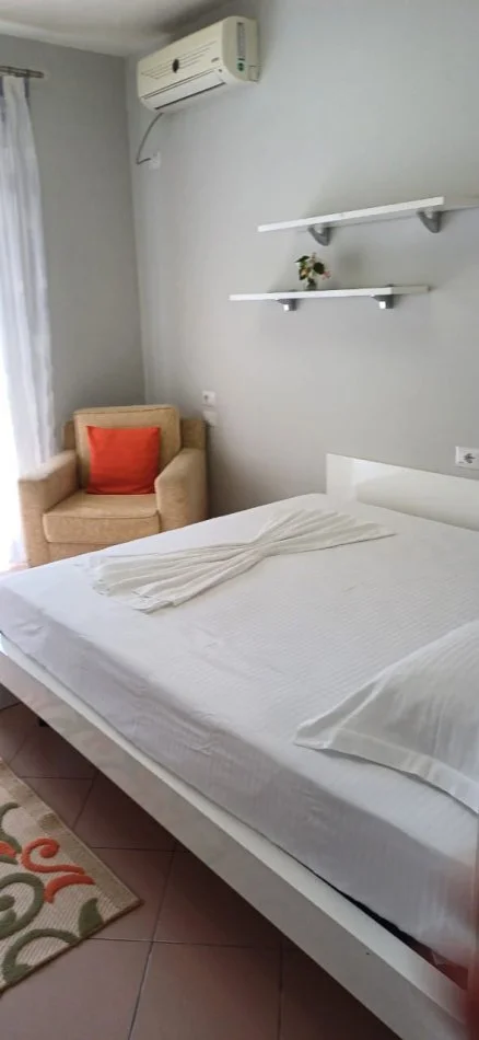 Tirane, jepet me qera Vile Kati 0, 300 m² 1.500 € (Vaqarr)