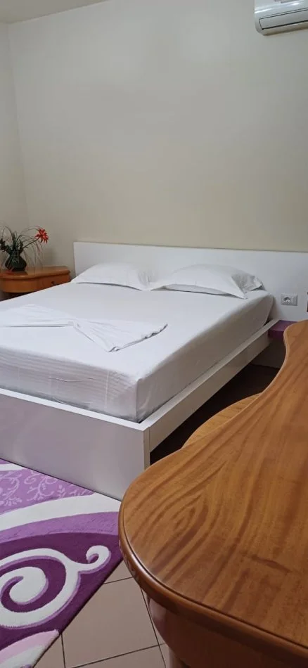 Tirane, jepet me qera Vile Kati 0, 300 m² 1.500 € (Vaqarr)