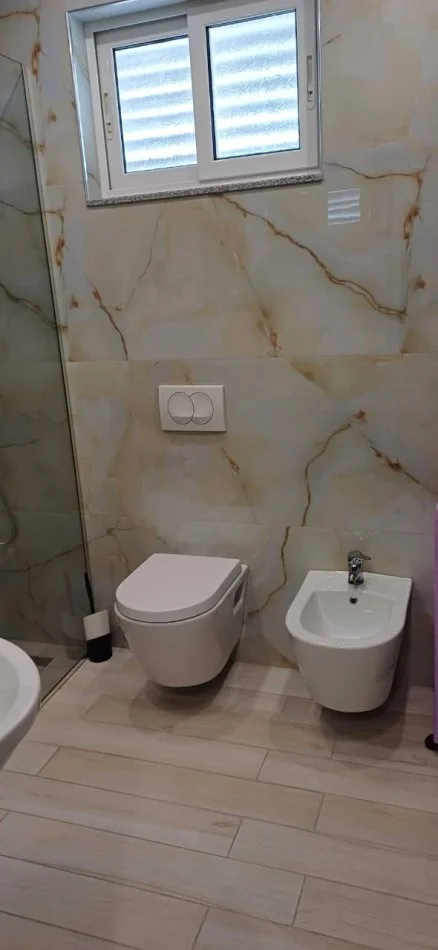 Tirane, jepet me qera Vile Kati 0, 300 m² 1.500 € (Vaqarr)