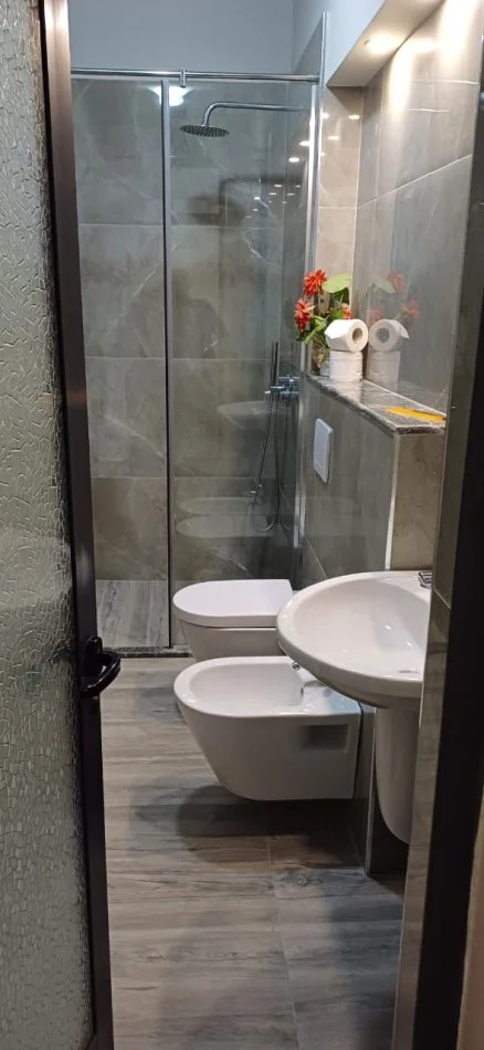 Tirane, jepet me qera Vile Kati 0, 300 m² 1.500 € (Vaqarr)