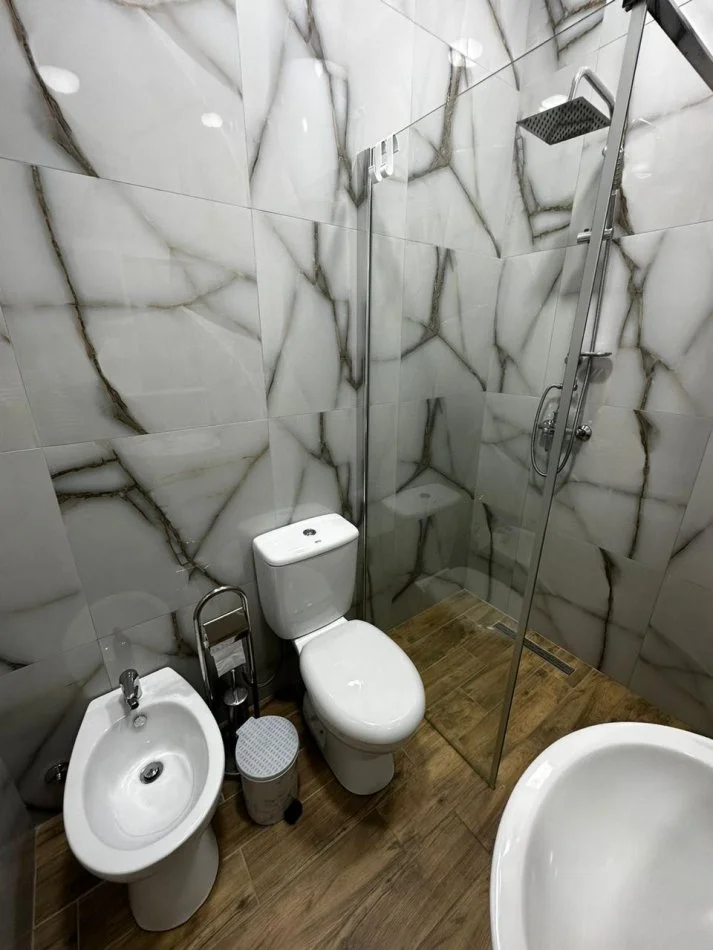 Tirane, jepet me qera apartament 2+1 Kati 1, 60 m² 400 € (Rruga Selita e Vjeter)