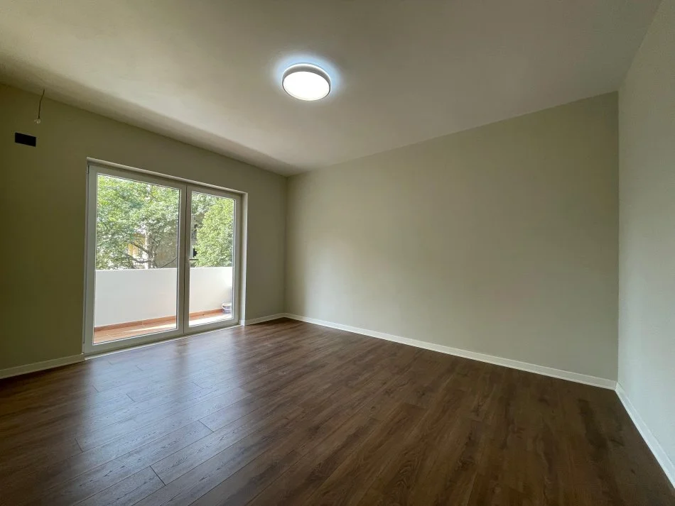 JEPET ME QIRA, APARTAMENT 3+1, RRUGA MYSLYM SHYRI, TIRANË, 700 EURO/MUAJ