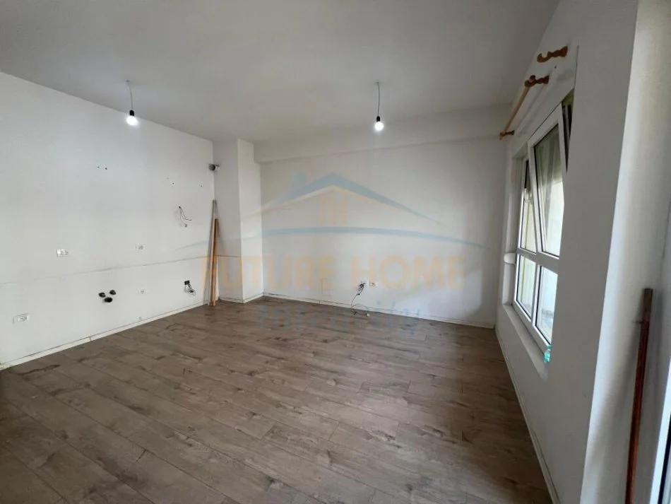 Tirane, shitet apartament 1+1 Kati 5, 67 m² 85.000 € (Ali Dem)