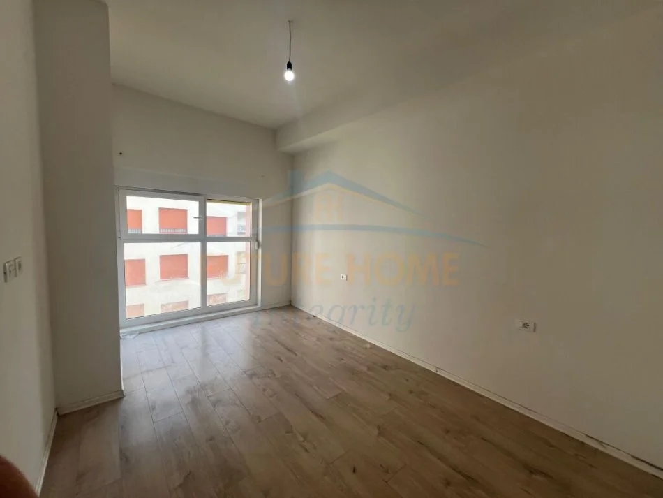 Tirane, shitet apartament 1+1 Kati 5, 67 m² 85.000 € (Ali Dem)