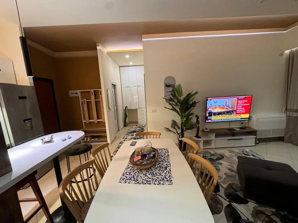 Tirane, jepet me qera apartament 1+1 Kati 1, 70 m² 600 € (Rruga Bill Klinton)