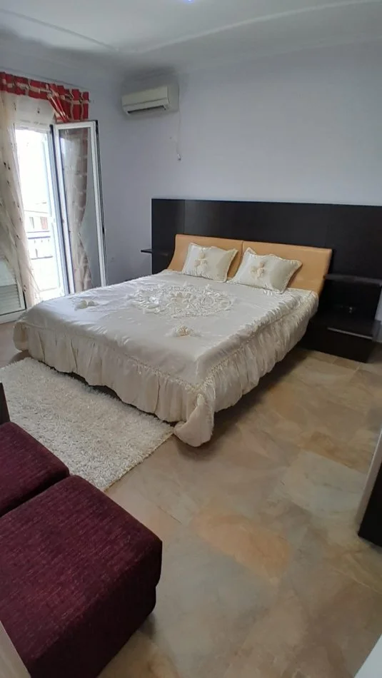 Tirane, Kati i 3-te i nje vile me qira, Kati 3, 100 m² 550 € ( Vilat Amerikane Vellezerit Kondi)
