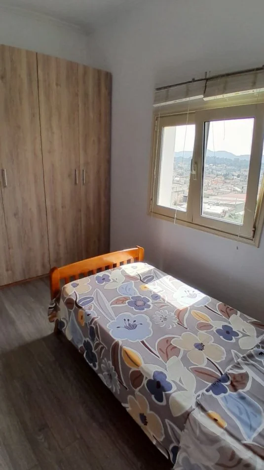 Tirane, Kati i 3-te i nje vile me qira  2+1,  95 m² 390 € (Rruga Budi)