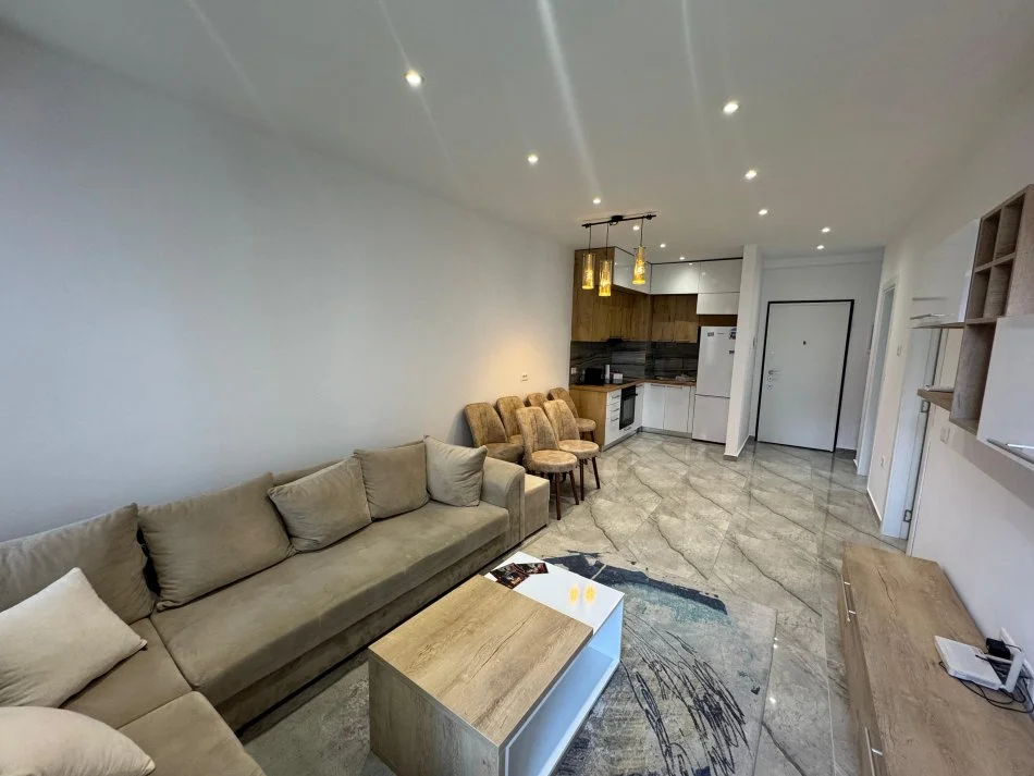 Tirane, jepet me qera apartament 1+1 Kati 2, 64 m² 500 € (Oxhaku)