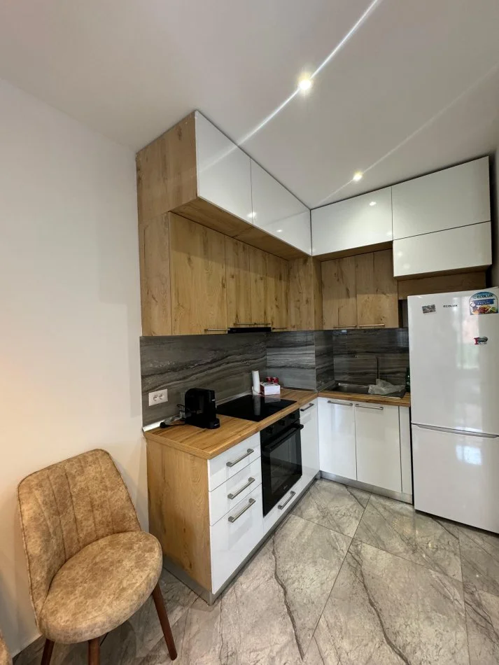 Tirane, jepet me qera apartament 1+1 Kati 2, 64 m² 500 € (Oxhaku)