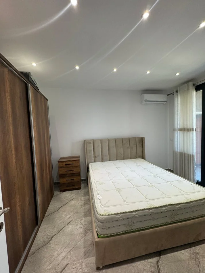 Tirane, jepet me qera apartament 1+1 Kati 2, 64 m² 500 € (Oxhaku)