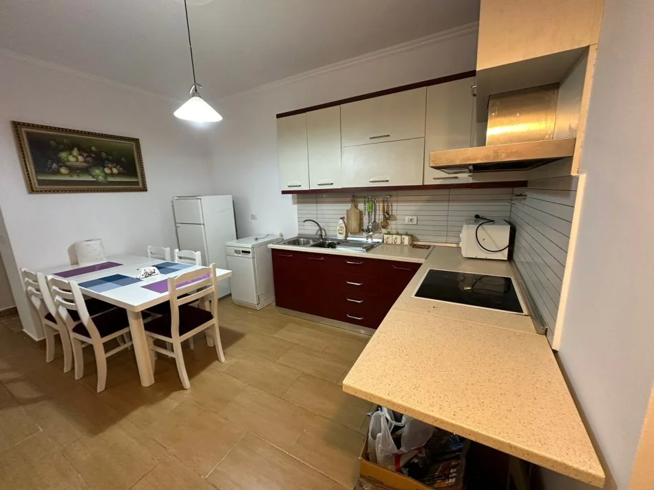 Tirane, jepet me qera apartament 2+1 Kati 7, 90 m² 500 € (Rruga Teodor Keko)