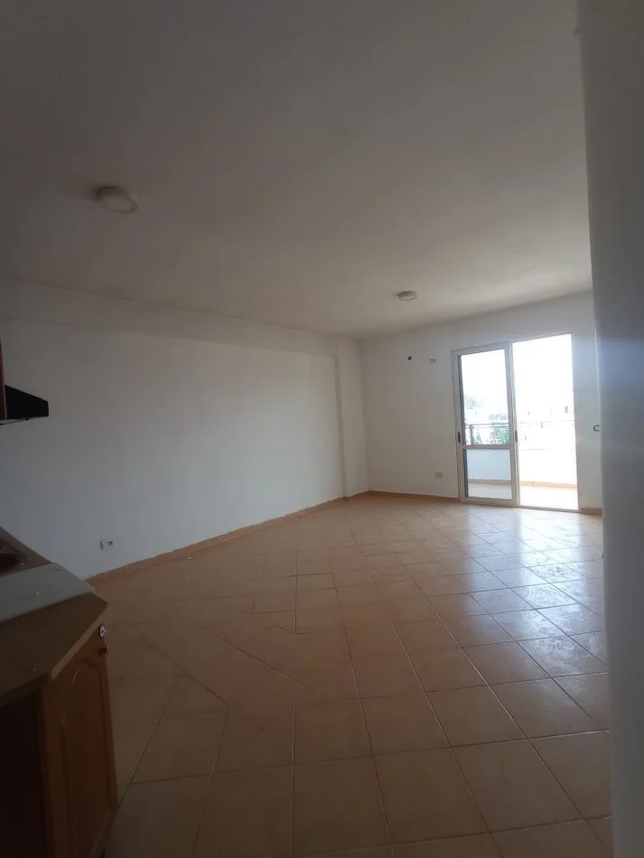Tirane, shitet apartament 2+1+Ballkon Kati 9, 95 m² 176.000 € (Komuna e Parisit)