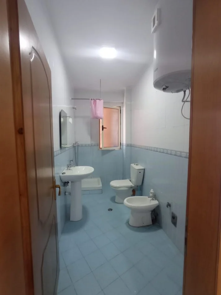 Tirane, shitet apartament 2+1+Ballkon Kati 9, 95 m² 176.000 € (Komuna e Parisit)