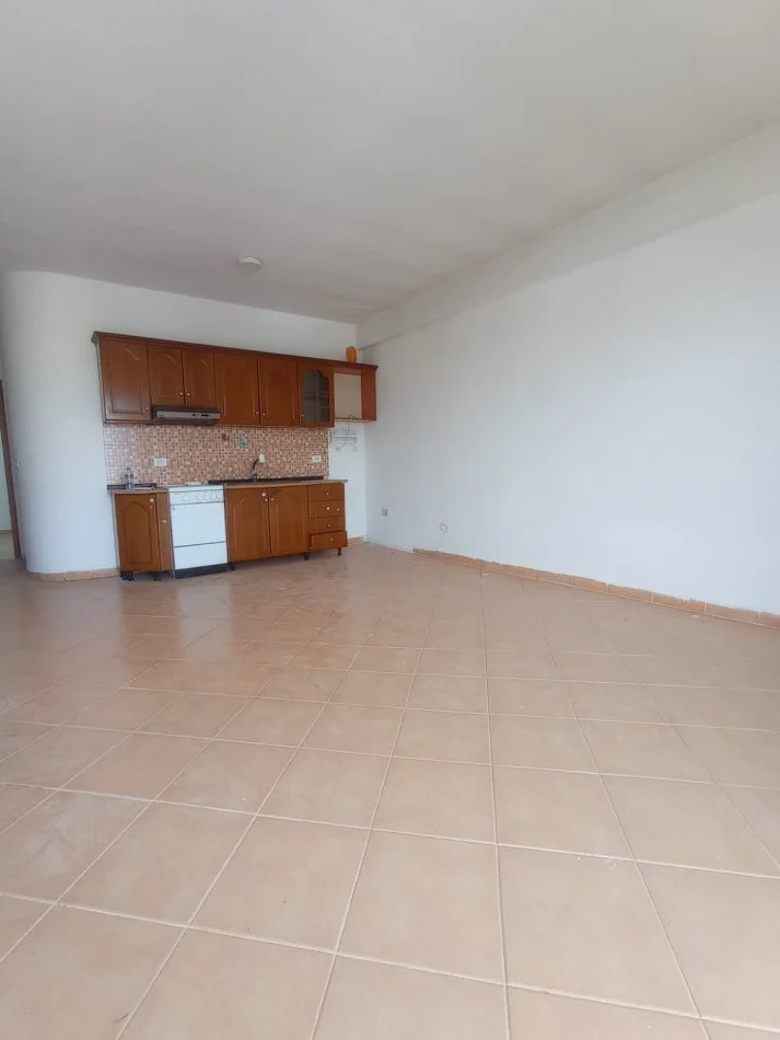 Tirane, shitet apartament 2+1+Ballkon Kati 9, 95 m² 176.000 € (Komuna e Parisit)