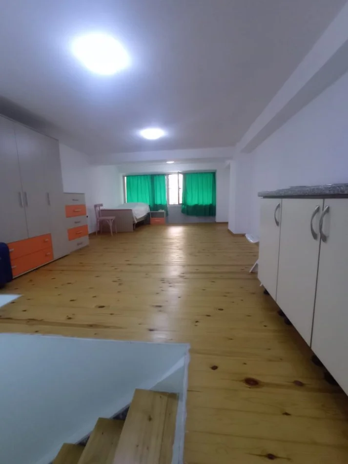 Tirane, shitet ambjent biznesi Kati 0, 42 m² 70.000 € (Loni Ligori)