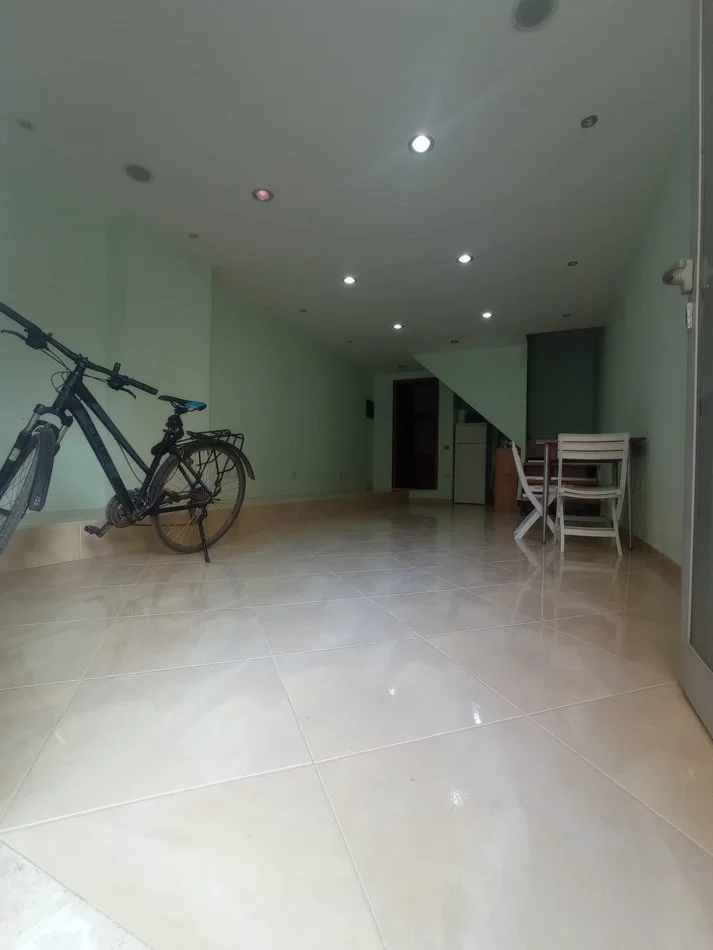 Tirane, shitet ambjent biznesi Kati 0, 42 m² 70.000 € (Loni Ligori)