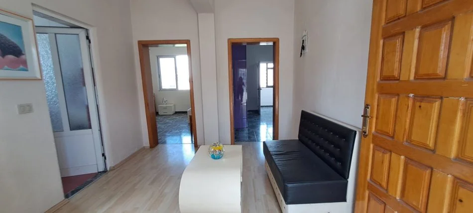 Tirane, jepet me qera apartament 2+1+Ballkon Kati 4, 50 m² 400 € (astir)