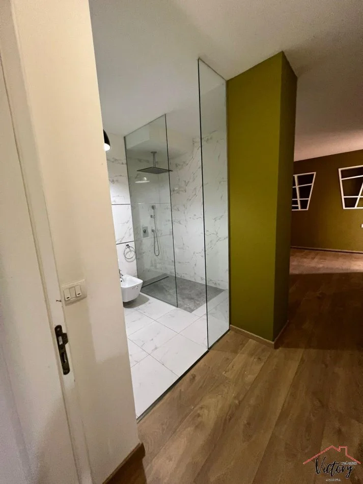 Tirane, jepet me qera apartament 3+1+Ballkon Kati 6, 146 m² 1.500 € (Rruga e Elbasanit)