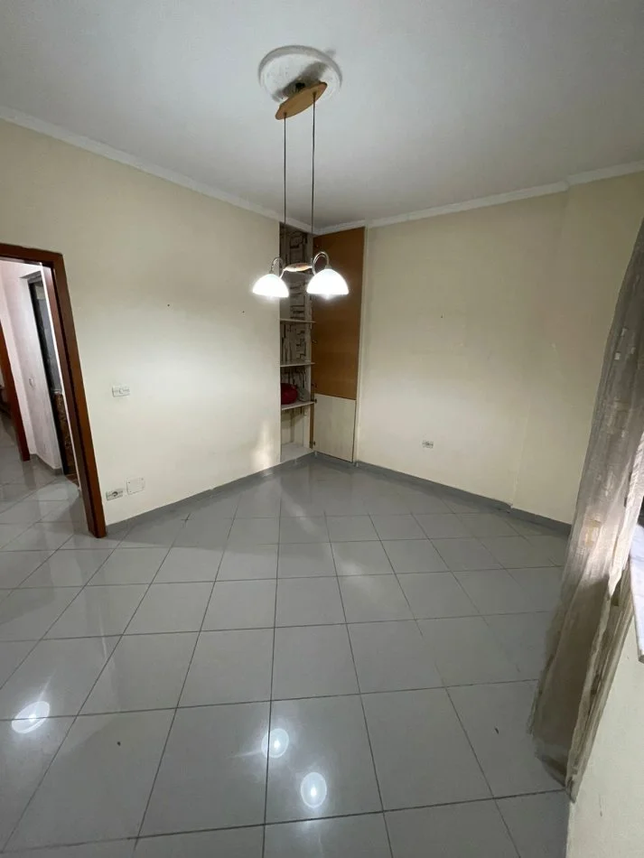 SHITET, APARTAMENT 2+1, ISH PARKU I AUTOBUZAVE, TIRANË, 170,000 EURO