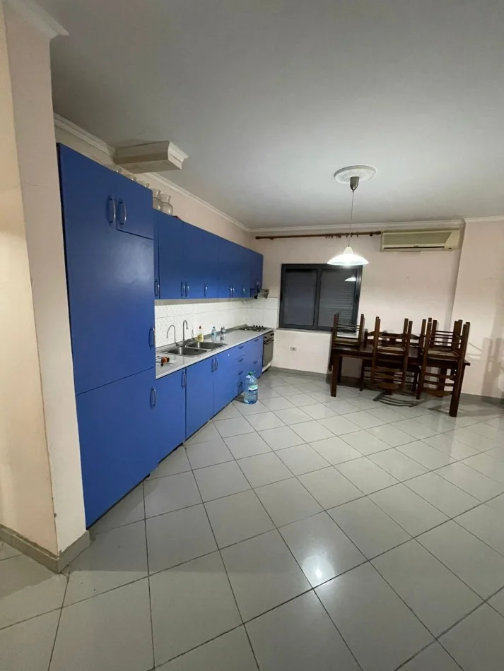 SHITET, APARTAMENT 2+1, ISH PARKU I AUTOBUZAVE, TIRANË, 170,000 EURO