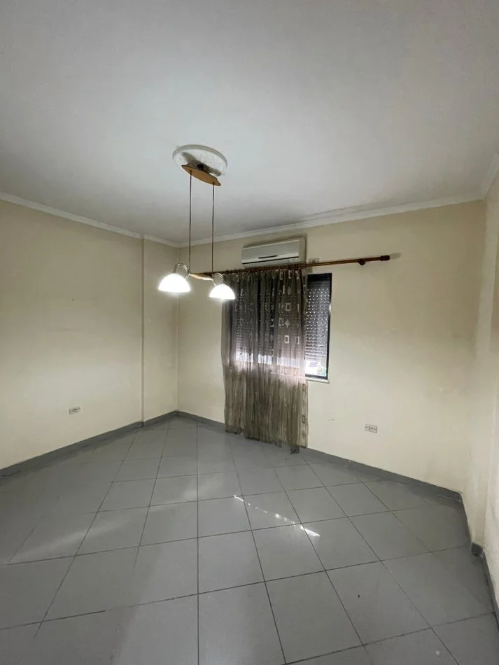 SHITET, APARTAMENT 2+1, ISH PARKU I AUTOBUZAVE, TIRANË, 170,000 EURO