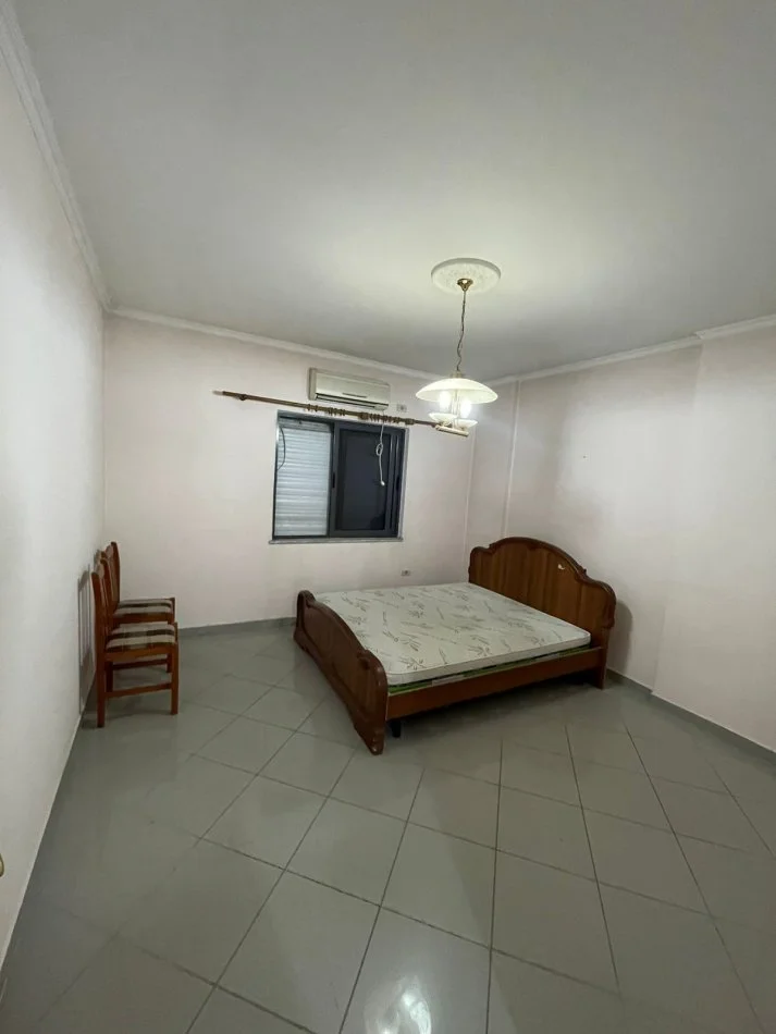 SHITET, APARTAMENT 2+1, ISH PARKU I AUTOBUZAVE, TIRANË, 170,000 EURO