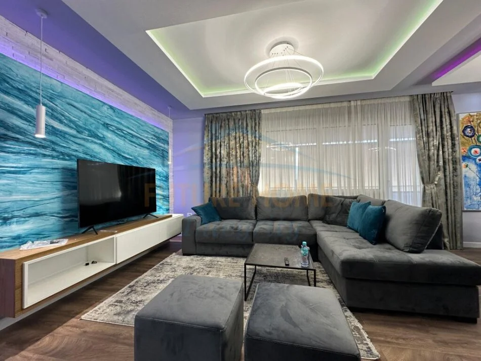 Tirane, jepet me qera apartament 2+1 Kati 5, 110 m² 700 € (Laprake)