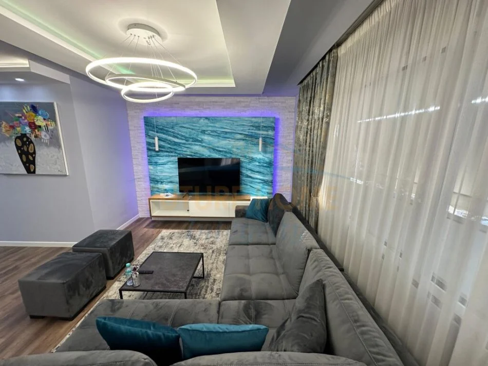 Tirane, jepet me qera apartament 2+1 Kati 5, 110 m² 700 € (Laprake)