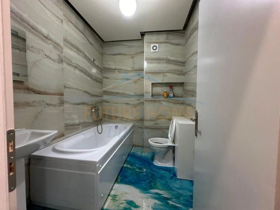 Tirane, jepet me qera apartament 1+1 Kati 2, 75 m² 600 € (Fusha e Aviacinit)