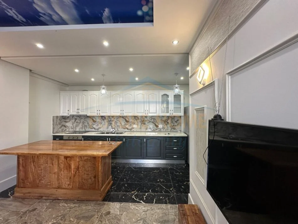 Tirane, jepet me qera apartament 1+1 Kati 2, 75 m² 600 € (Fusha e Aviacinit)