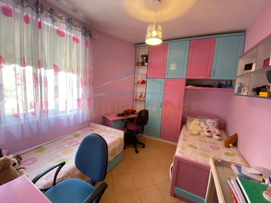 Tirane, jepet me qera apartament 2+1 Kati 2, 94 m² 550 € (Xhamia e Tabakeve Tirane)