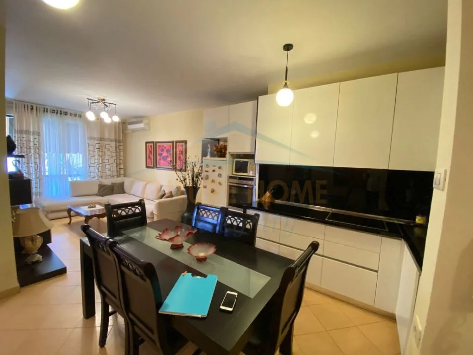 Tirane, jepet me qera apartament 2+1 Kati 2, 94 m² 550 € (Xhamia e Tabakeve Tirane)