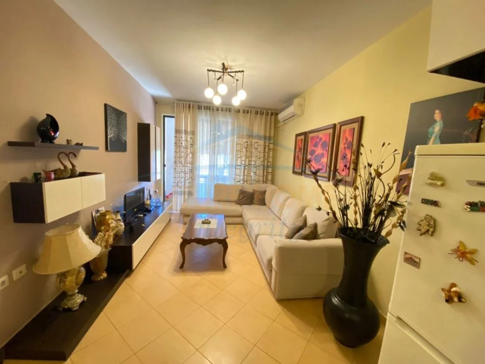 Tirane, jepet me qera apartament 2+1 Kati 2, 94 m² 550 € (Xhamia e Tabakeve Tirane)