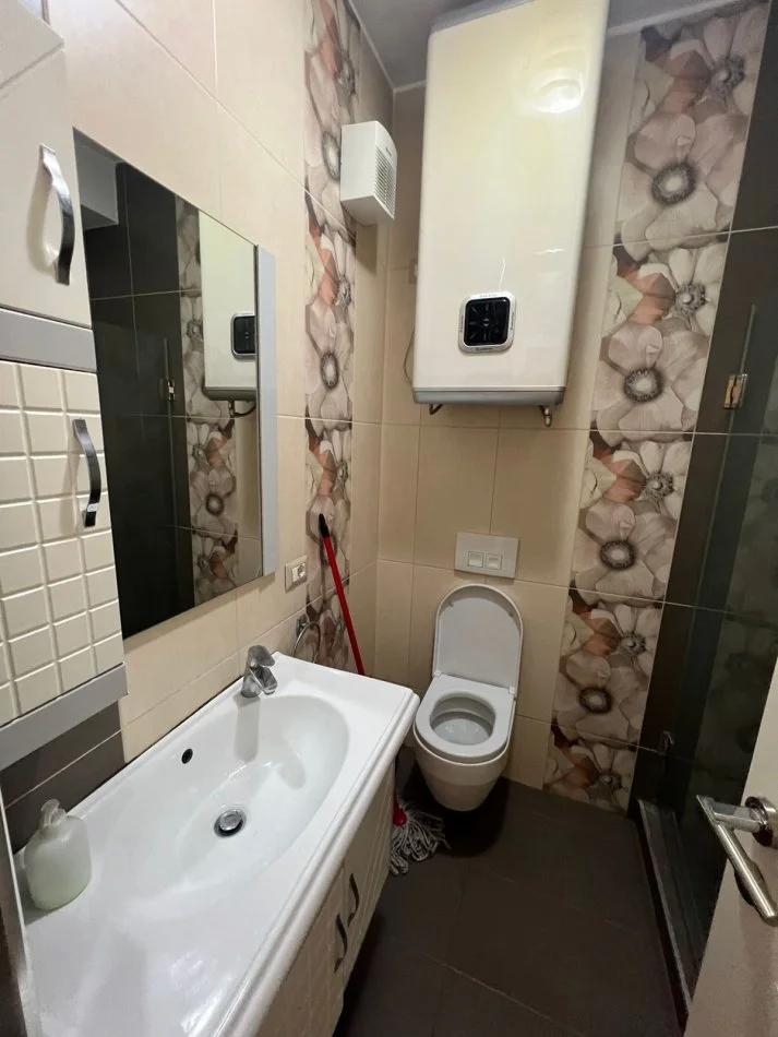 Tirane, jepet me qera apartament 2+1+Ballkon Kati 2, 103 m² 600 € (Komuna e Parisit)