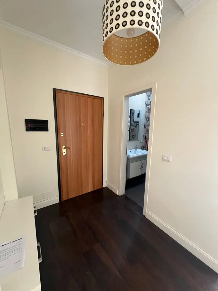 Tirane, jepet me qera apartament 2+1+Ballkon Kati 2, 103 m² 600 € (Komuna e Parisit)