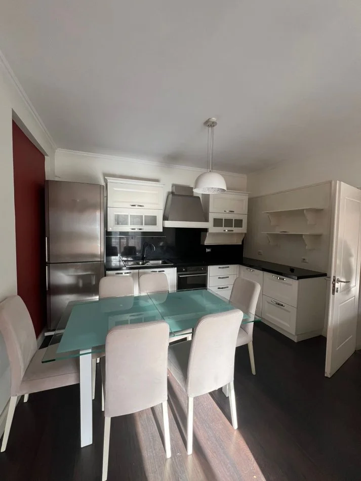 Tirane, jepet me qera apartament 2+1+Ballkon Kati 2, 103 m² 600 € (Komuna e Parisit)