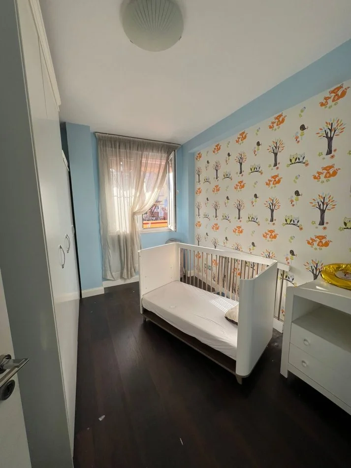 Tirane, jepet me qera apartament 2+1+Ballkon Kati 2, 103 m² 600 € (Komuna e Parisit)