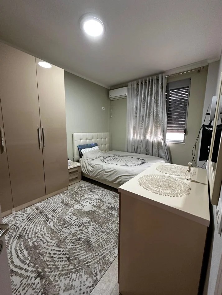 Tirane, jap me qera apartament 2+1 Kati 2, 96 m² 800 € (Liqeni i Thate)